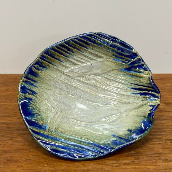 Ina Koch‎ Hawaii Signed Art Pottery Ceramic Footed Dish Humpback Whale Design - Picture 1 of 10